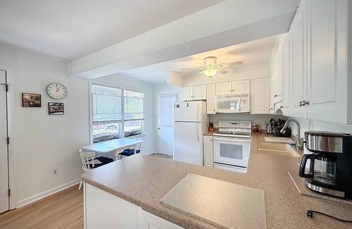 Fenwick Island Cabaña | Charming cottage in Fenwick Island - One house off the Ocean Front.