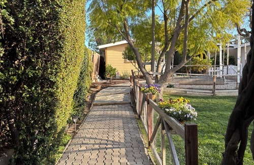 Thousand Oaks Cabaña | Charming cottage in Thousand Oaks with WiFi and AC