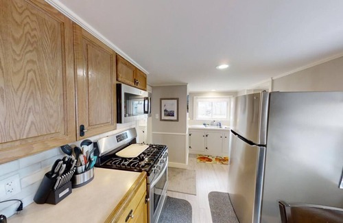 West Yarmouth Cabaña | Charming Cottage Close to Hedge Row and Englewood Beaches
