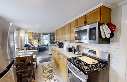 West Yarmouth Cabaña | Charming Cottage Close to Hedge Row and Englewood Beaches