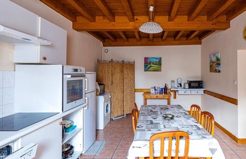 Les Salles Cabaña | Casa rural con terraza, chimenea y todos los servicios incluidos, cerca de lagos y rutas de senderismo