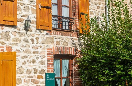 Les Salles Cabaña | Casa rural con terraza, chimenea y todos los servicios incluidos, cerca de lagos y rutas de senderismo