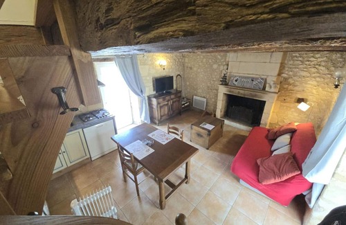 Naussannes Cabaña | Gîte authentique avec piscine, étang privé, et cheminée, proche vignobles et sites historiques