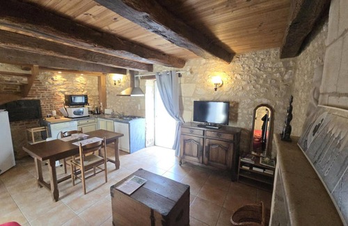 Naussannes Cabaña | Gîte authentique avec piscine, étang privé, et cheminée, proche vignobles et sites historiques