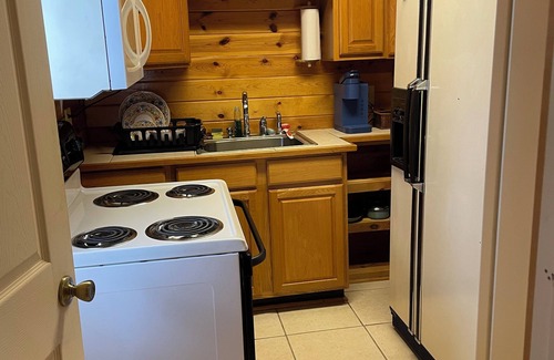 Sparta Cabaña | Charming cottage with AC and WiFi in serene Sparta with amazing Mountain View