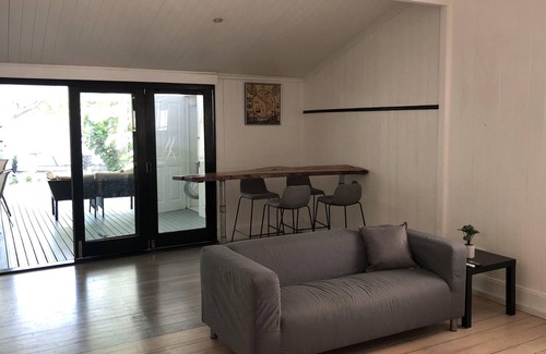 Windsor Casa | Charming cottage with backyard and close to everything