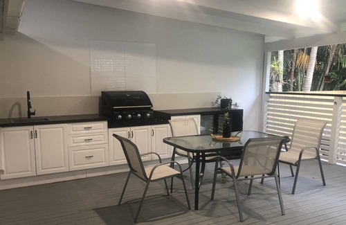 Windsor Casa | Charming cottage with backyard and close to everything