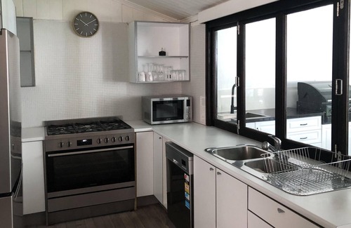 Windsor Casa | Charming cottage with backyard and close to everything