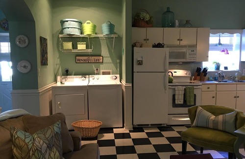 Roanoke Cabaña | Cottage con Encanto Con Comodidad de la Ciudad