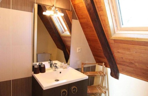 Ladinhac Cabaña | Charming Cottage with Terrace, Near Hiking Routes & Scenic Villages