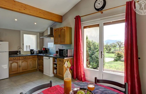 Genilac Cabaña | Casa rural acogedora con 2 dormitorios, terraza y jardín en Genilac