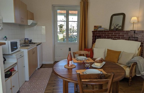 Poursac Cabaña | Acogedora casa rural con jardín privado, WiFi y equipamiento para bebés en tranquilo entorno natural