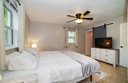 Fellowship Casa | Charming Cottage With Pool Table 15 Min From WEC