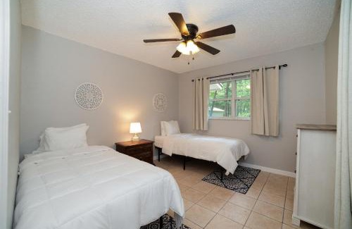 Fellowship Casa | Charming Cottage With Pool Table 15 Min From WEC
