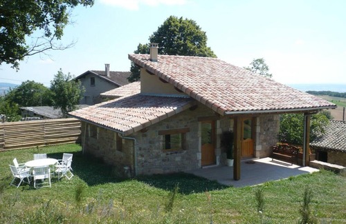 Chuyer Cabaña | Acogedora casa rural con terraza, jardín amplio y actividades al aire libre