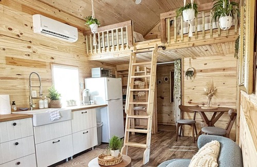 Montgomery Cabaña | Charming cottage with AC and WiFi in enchanting Richards