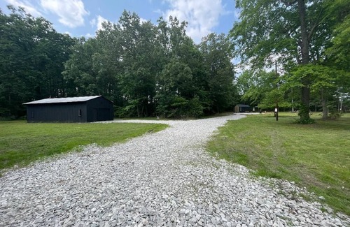 Tullahoma Cabaña | Charming cottage with WiFi in lovely Tullahoma! Near Waterfalls!