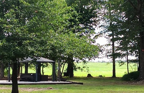 Tullahoma Cabaña | Charming cottage with WiFi in lovely Tullahoma! Near Waterfalls!