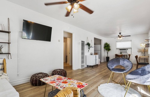 Tulare Cabaña | Charming Cottage with Wi-Fi + Hot Tub