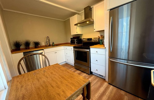 Greenfield Apartamento | Charming Country-Chic 1BR in Greenfield – King Bed, Rain Shower, Near Berkshires