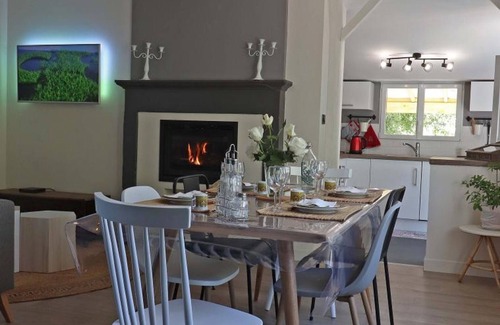 Joue-du-Plain Cabaña | Casa rural reformada con jardín, terraza y cocina exterior, ideal para pescadores y familias