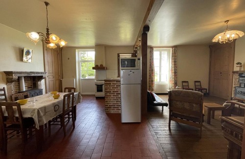 Montvicq Cabaña | Casa rural con Wi-Fi, jardín y barbacoa en Montvicq, cerca de Néris les Bains
