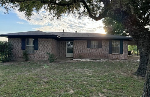 Anderson Casa | CHARMING country home with easy city access