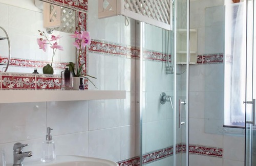 Caprarola Casa | Charming Country House upon the lake near Rome with Hot Tub, View Pool Wifi
