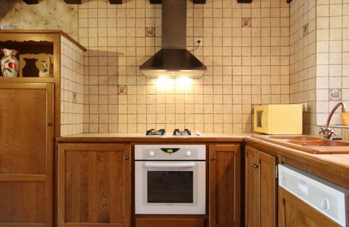 Juilley Cabaña | Casa rural con jardín amplio, terraza privada, BBQ y WiFi