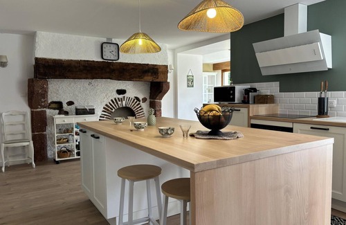 Chazemais Cabaña | Gîte de Charme avec Spa, Jardin et Terrain de Tennis en Pleine Nature