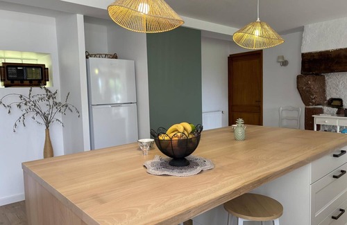 Chazemais Cabaña | Gîte de Charme avec Spa, Jardin et Terrain de Tennis en Pleine Nature