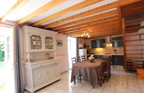 Couville Cabaña | Casa independiente con encanto rural, chimenea y jardín, cerca del litoral del Cotentin