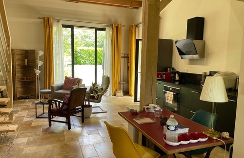 Mayet Cabaña | Casa rural acogedora entre Tours y Le Mans, cerca del circuito 24H y zoológico, perfecta para la naturaleza.