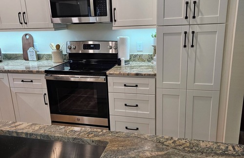 Palmetto Casa | Charming County Cottage - 5 Star Rated on Leading Vacation Rental Platform!