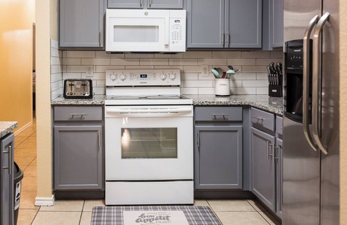 South Arlington Casa | Charming Cozy 3-bedroom 2-bath house near the AT&T Stadium in Arlington