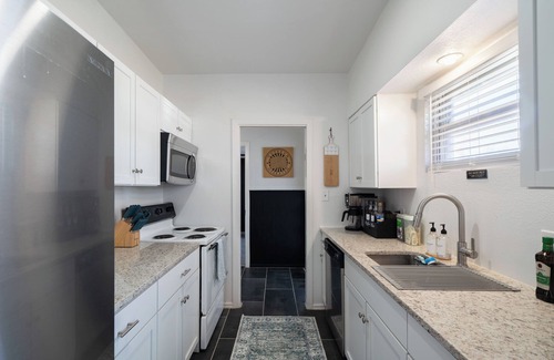 General Krueger Casa | Charming & cozy 3bd 2ba house with Wi-Fi near downtown San Antonio top sights