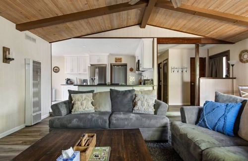 Big Bear City Cabina | Charming, cozy and rustic cabin!