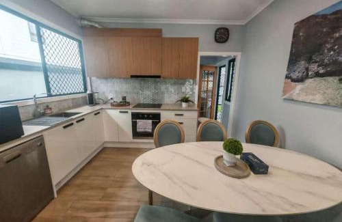 Cannon Hill Casa | Charming Cozy Character Holiday House Cannon Hill 15 mins away from Brisbane CBD