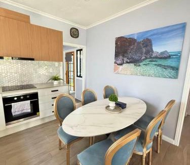 Cannon Hill Casa | Charming Cozy Character Holiday House Cannon Hill 15 mins away from Brisbane CBD