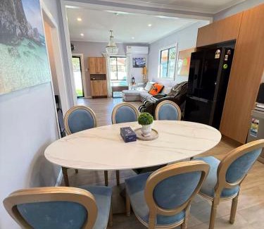 Cannon Hill Casa | Charming Cozy Character Holiday House Cannon Hill 15 mins away from Brisbane CBD