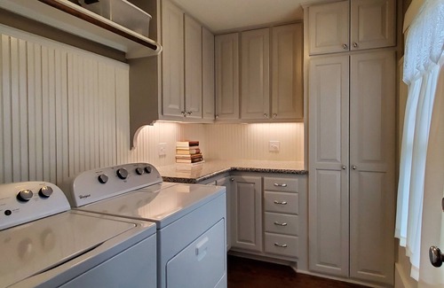 La Grange Casa | Charming & Cozy Victorian in Quiet Residential Setting