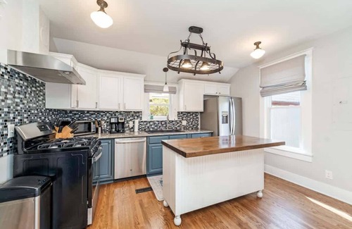 Dickson Casa | Charming Craftsman Home in the Heart of Dickson!