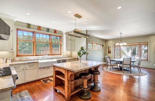 St. Helena Casa | Charming craftsman style home with vineyard view