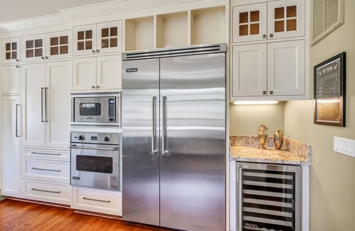 St. Helena Casa | Charming craftsman style home with vineyard view