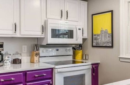 Burlington Apartamento | Charming creekside retreat in historic Burlington
