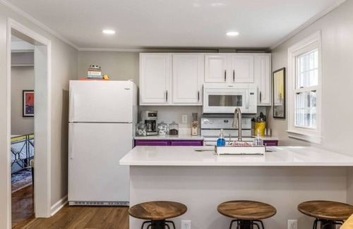 Burlington Apartamento | Charming creekside retreat in historic Burlington