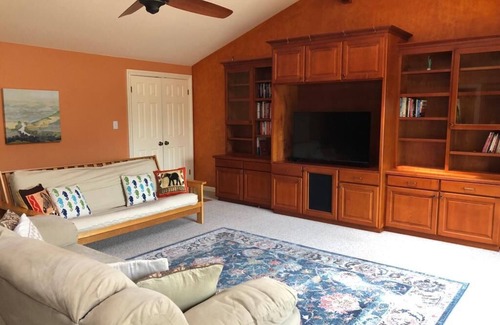 West San Jose Casa | Charming Cupertino Retreat: Spacious Home near Apple HQ, Dining and Shopping!