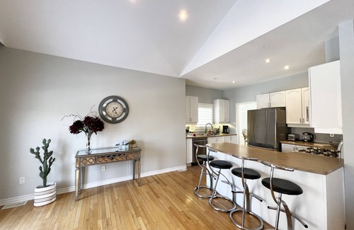 Barrie Casa | CHARMING CUSTOM HOME BESIDE PARK,WALK TO BEACH