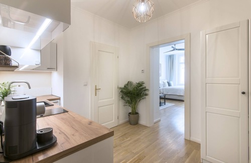 Andel Apartamento | Charming Designer Apartment by the River, FREE breakfast
