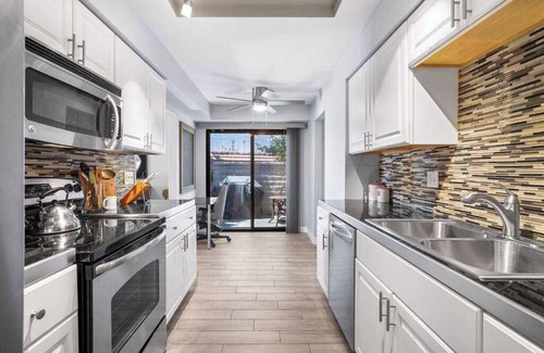 Cathedral City Condominio | Charming Desert Retreat in Cathedral City